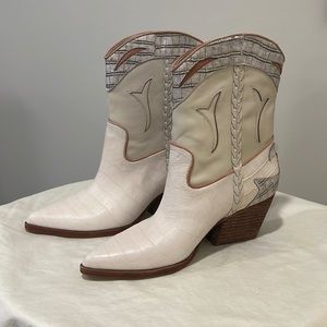Dolce Vita Loral Booties Size 9.5